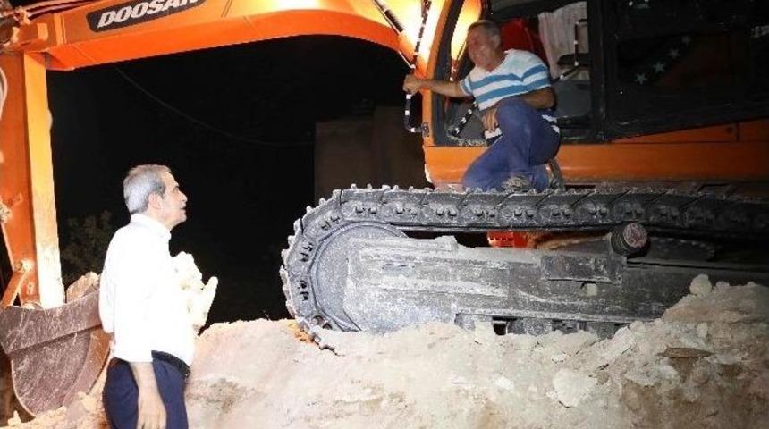 Belediye Başkanı Gece &Ccedil;alışan İş&ccedil;ileri Ziyaret Etti