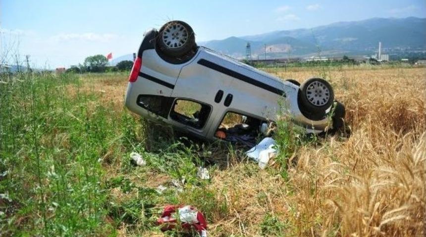 Aracın Taklalar Attığı Kazada 3 Kişi Yaralandı