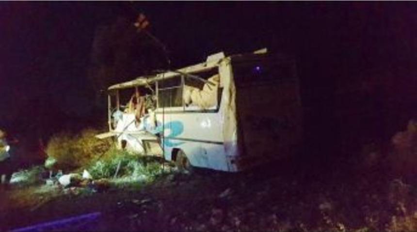 Mersin&rsquo;de Trafik Kazası: 13 Yaralı