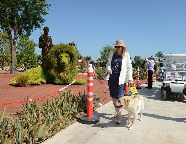 İngiliz Büyükelçi Moore Eşiyle Birlikte Expo 2016’yı Gezdi