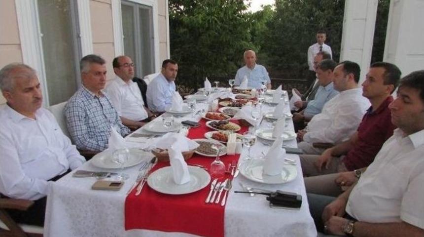 Ankara Yeni Mahalle Belediye Başkanı Fethi Yaşar Hemşehrilerine İftar Yemeği Verdi