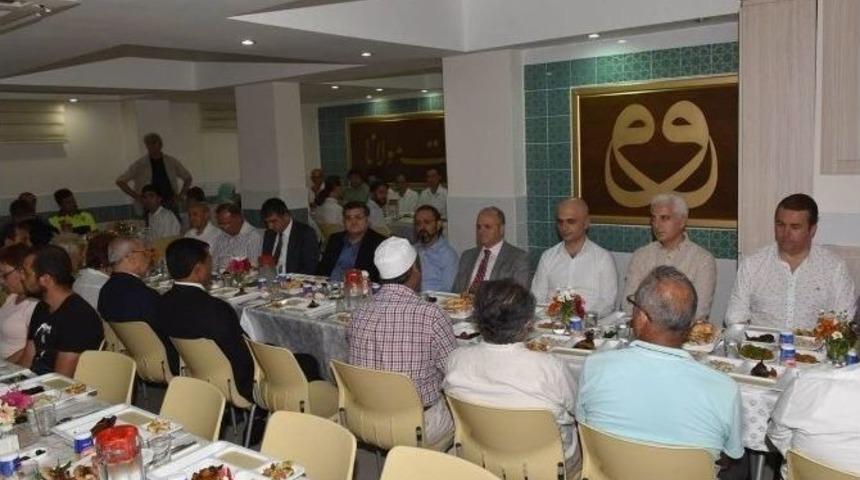 Vali &Ccedil;akacak, Mevlana K&uuml;lt&uuml;r Ve Sanat Derneği&rsquo;nin İftarına Katıldı