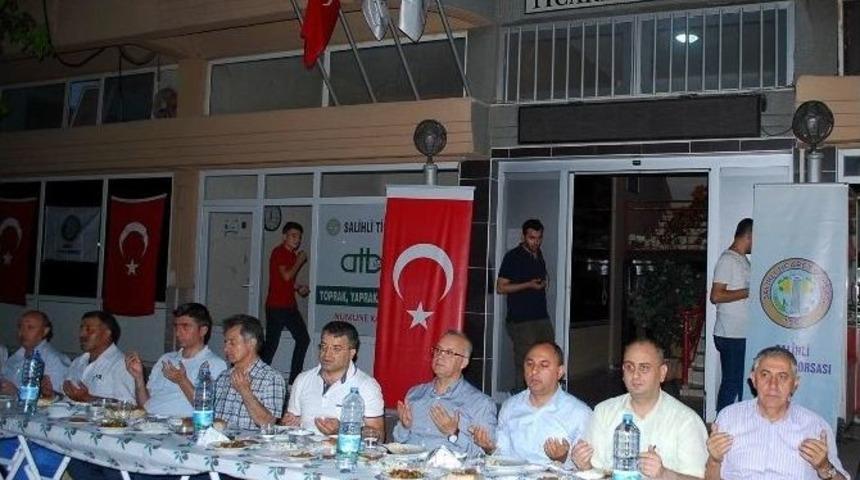 Salihli Protokolü Borsa İftarında Buluştu