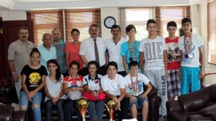Bisiklet Şampiyonasına Katılan Sporculardan Başkan Karakulluk&ccedil;u&rsquo;ya Ziyaret