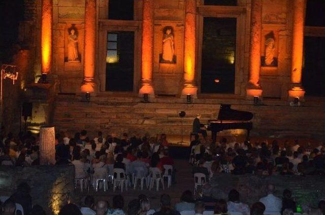 Polonya’nın Genç Umudundan Etkileyici Konser