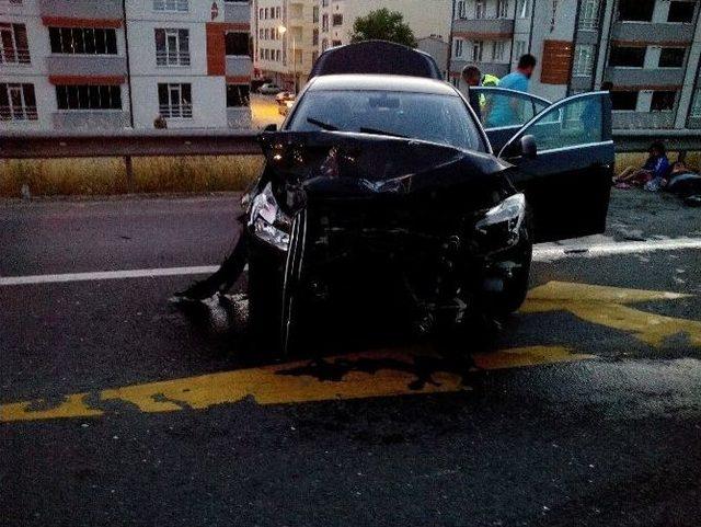 Bozüyük’te İki Otomobil Çarpıştı, 8 Yaralı