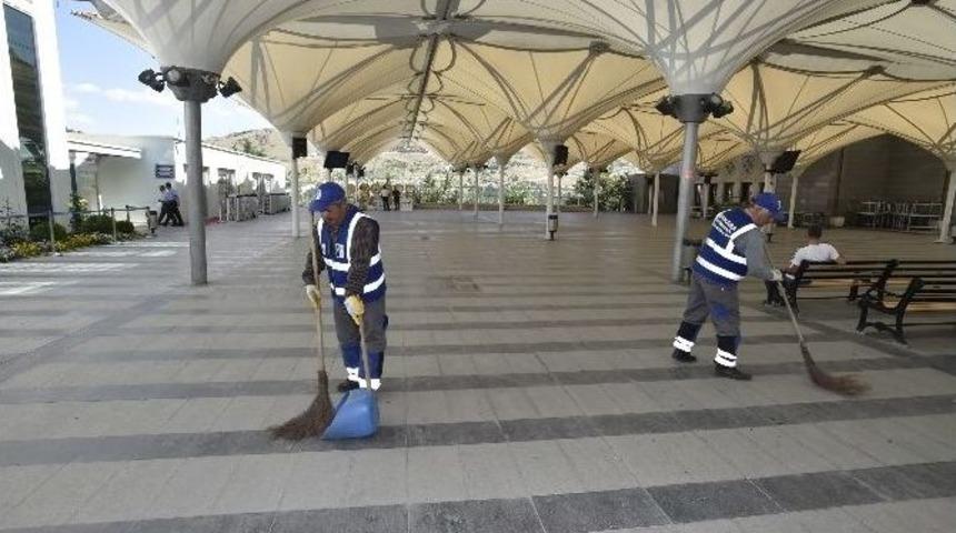 Mezarlıklarda Bayram &Ouml;ncesi Yoğun Tempo