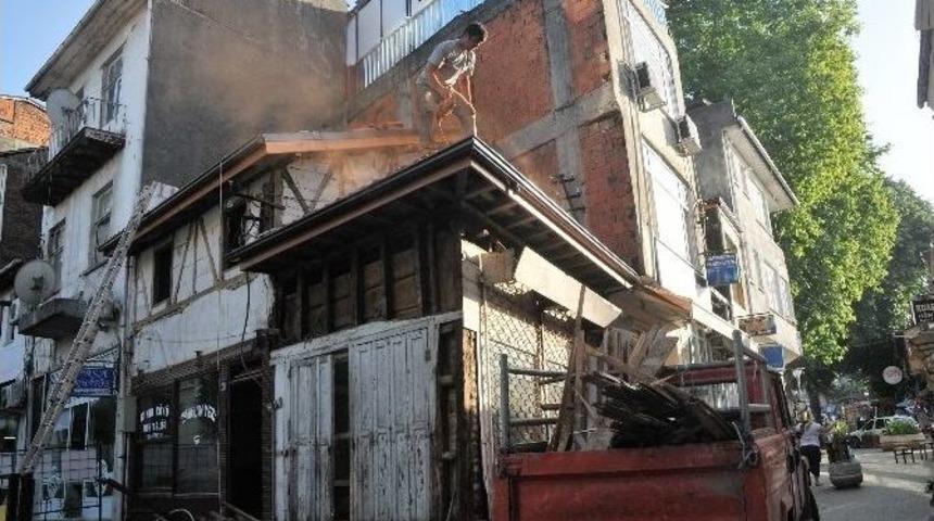 Tarihi Çarşıda Restorasyon Çalışmaları Sürüyor