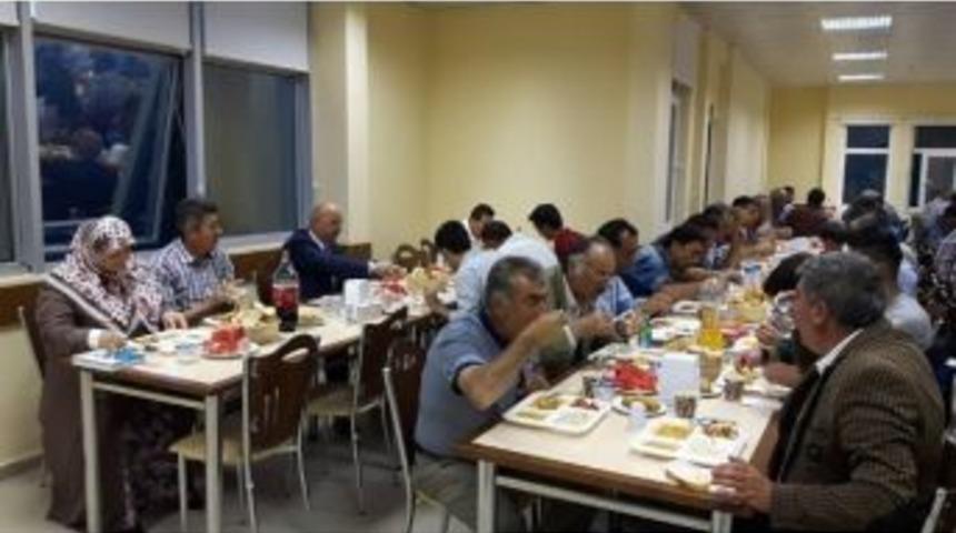 Başkan Samur&rsquo;dan Belediye Personeline İftar Yemeği