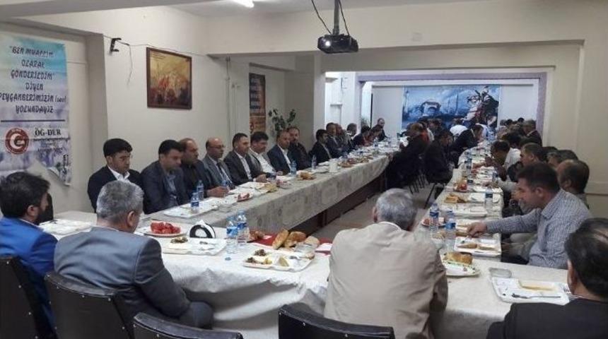 &Ouml;ğ-der, Eğitimcilerle İftarda Buluştu