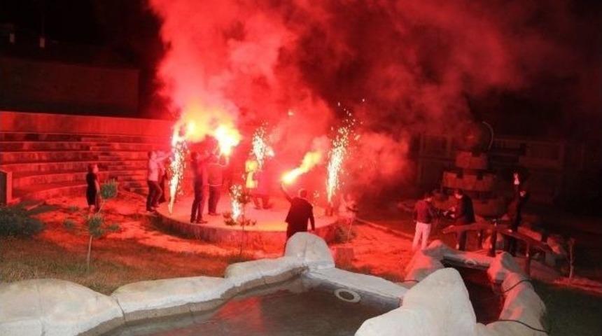 Doktorla &Ouml;ğretmen Ramazanda Evlendiler