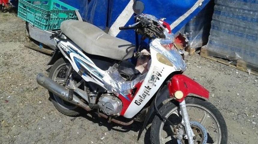 Motosiklet Virajı Alamadı: 2 Yaralı