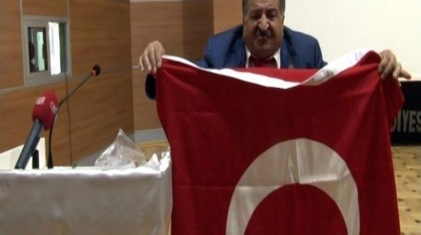 Maaş Promosyonu M&uuml;jdelenen Muhtarlardan Bayraklı Sevin&ccedil; G&ouml;sterisi