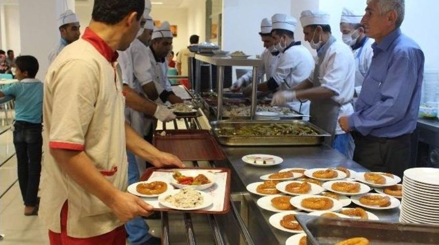 Hastane Çalışanları İftar Yemeği Buluştu