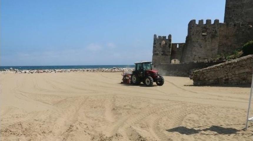 Sinop Belediyesi’nden Plaj Temizliği