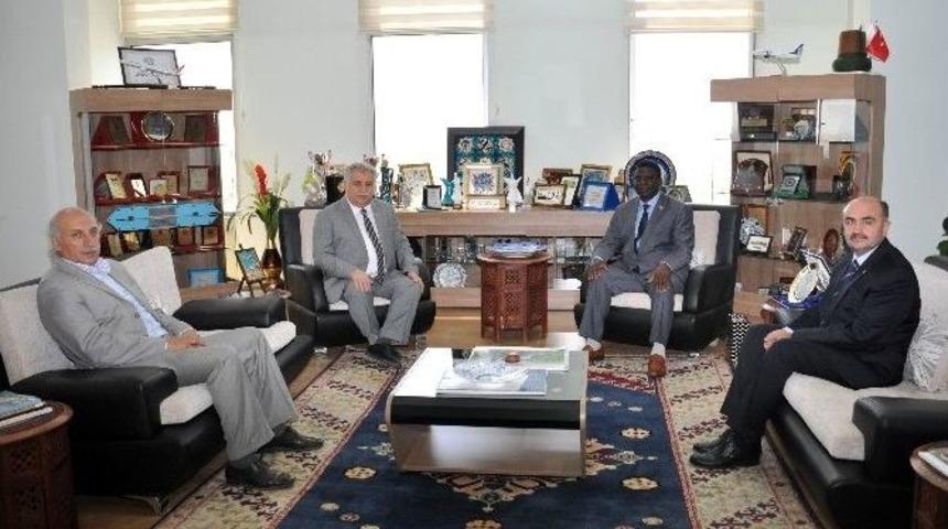 Burundi Büyükelçisi Neü Rektörünü Ziyaret Etti