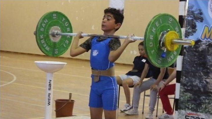 Burhaniye’de Halter Minikler Türkiye Şampiyonası Yapıldı G1