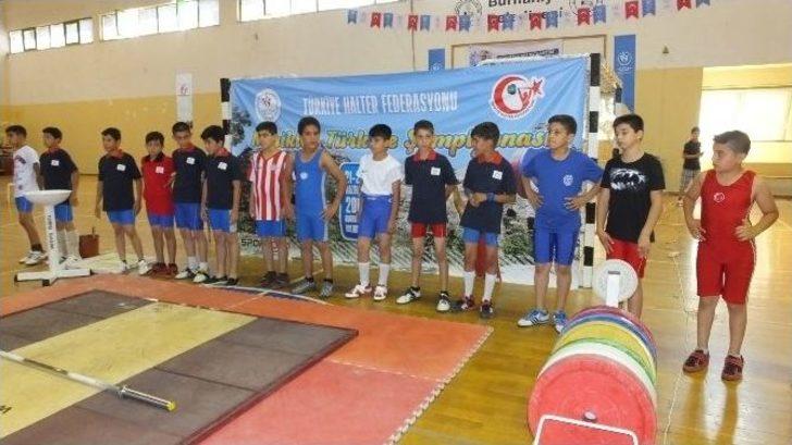 Burhaniye’de Halter Minikler Türkiye Şampiyonası Yapıldı G2