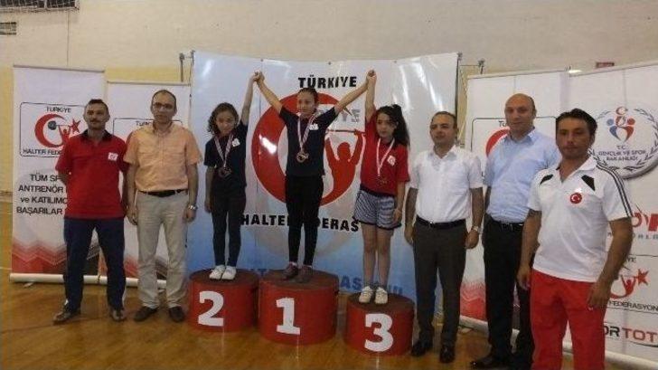 Burhaniye’de Halter Minikler Türkiye Şampiyonası Yapıldı G5