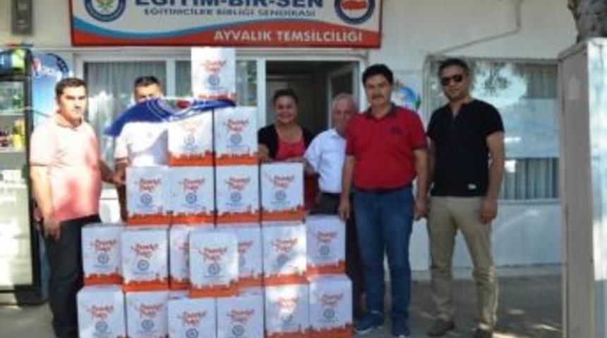 Ayvalık&rsquo;ta Eğitim Bir-sen Ayvalık İl&ccedil;e Temsilciliğinden Erzak Yardımı