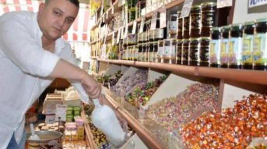 Bayram Şekerleri Tezg&acirc;hları S&uuml;slemeye Başladı