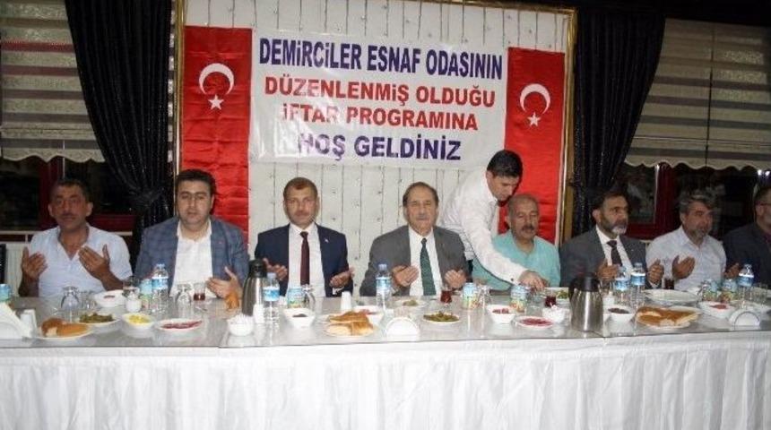 Demirciler Esnaf Odası Mensupları İftarda Buluştu