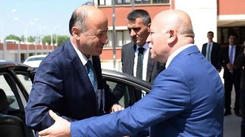Vali Azizoğlu&rsquo;ndan B&uuml;y&uuml;kşehir Ve Emniyet&rsquo;e Ziyaret