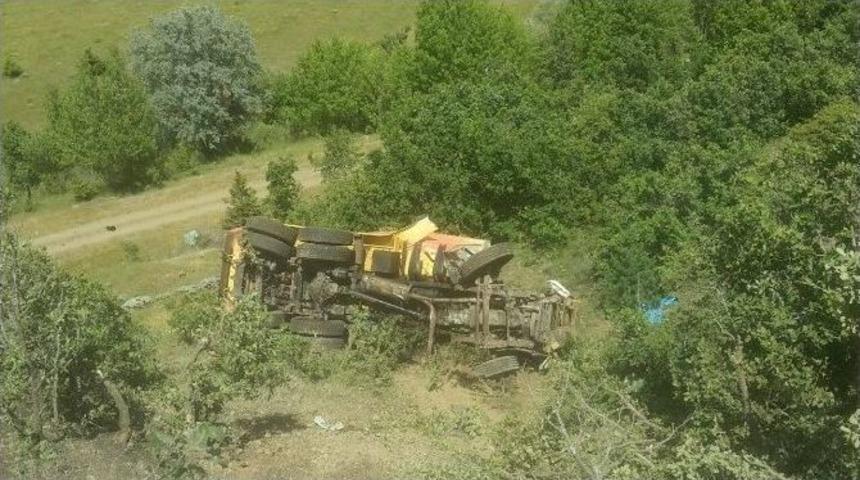 Tokat&rsquo;ta Kamyon U&ccedil;uruma Yuvarlandı: 1 &Ouml;l&uuml;
