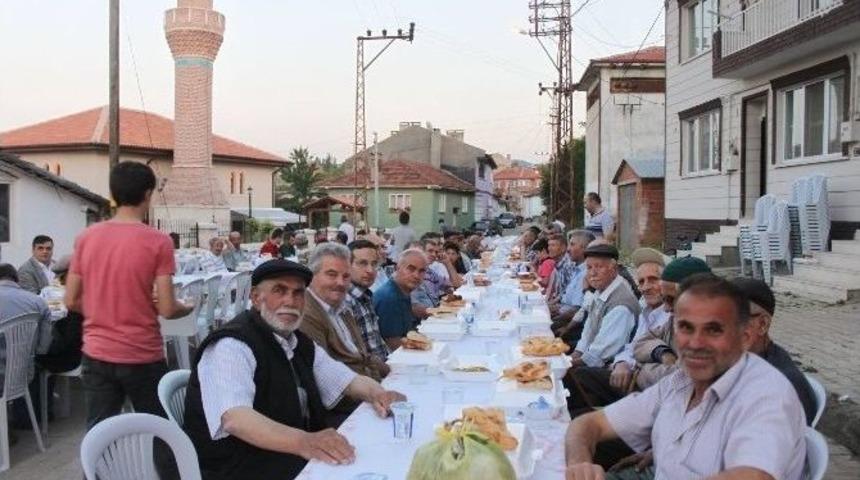 Pazaryeri&rsquo;nde Birliğin Simgesi Mahalle İftarları Devam Ediyor