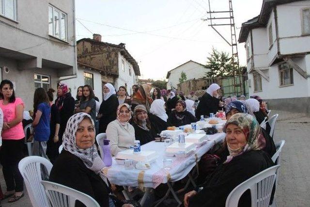 Pazaryeri’nde Birliğin Simgesi Mahalle İftarları Devam Ediyor