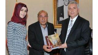 Şair Ve Araştırmacı Yazar Dr. Muharrem Bayar, Vali Aziz Yıldırım’ı Ziyaret Etti