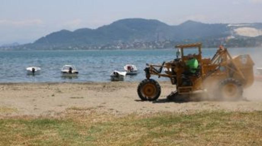 &Uuml;nye Sahilleri Temizleniyor