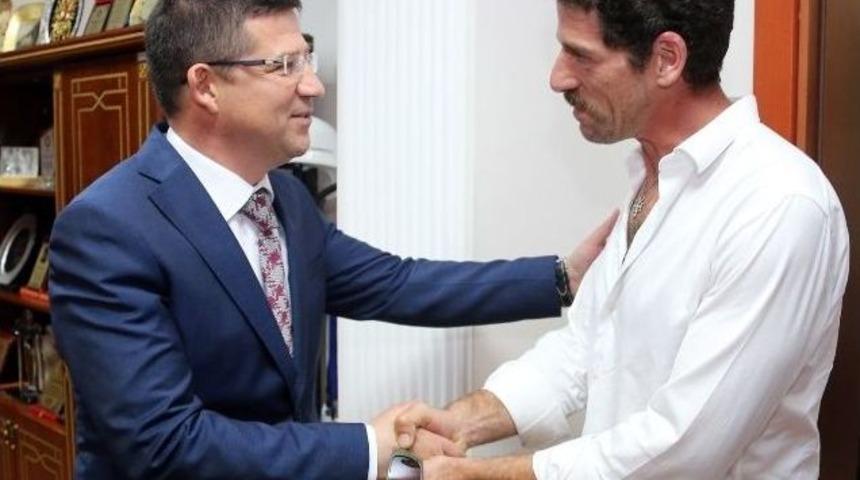 Dizi Oyuncusundan Başkan Subaşıoğlu&rsquo;na Ziyaret