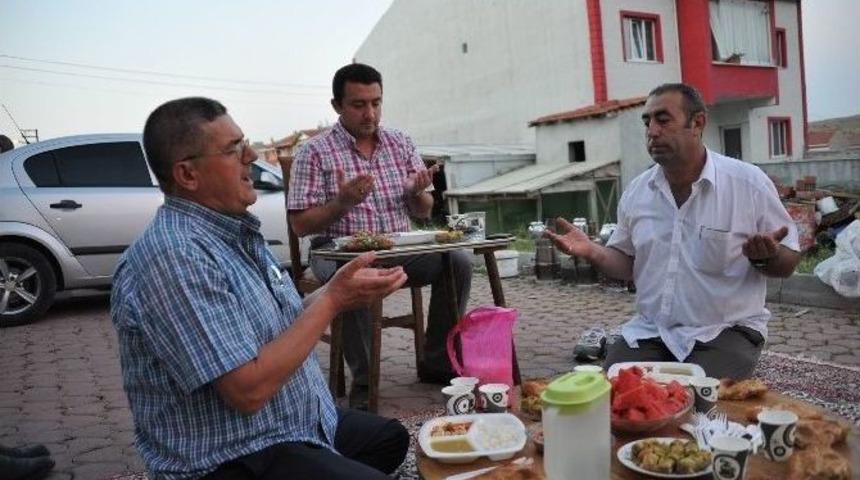 Başkan Bakıcı Ve Eşi İftarda Yediler Mahallesine Misafir Oldu