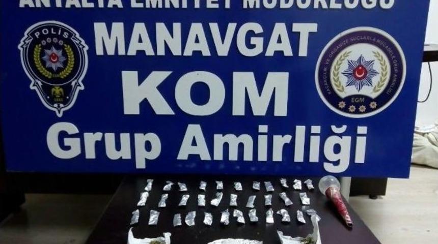 Otomobil Hoparl&ouml;r&uuml;nden Uyuşturucu Madde &Ccedil;ıktı