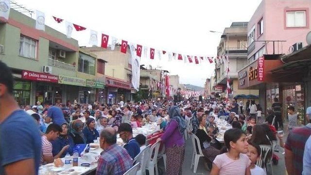 Kadirli De 15 Bin Kişi Sokak İftarında Orucunu Açtı