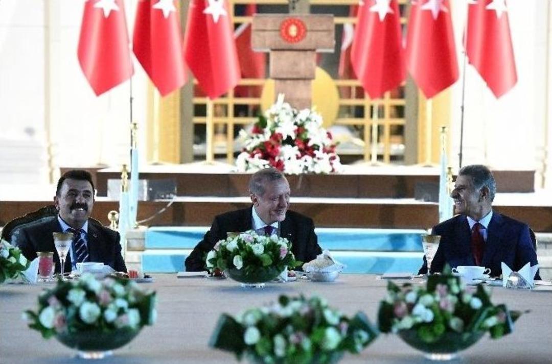 Cumhurbaşkanı Erdoğan, Kanaat &Ouml;nderleri İle İftarda Bir Araya Geldi