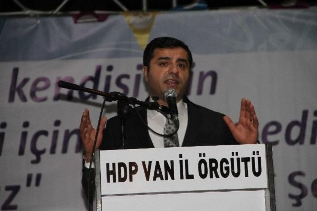 Hdp Eş Genel Başkanı Demirtaş Van&rsquo;da İftar Programına Katıldı