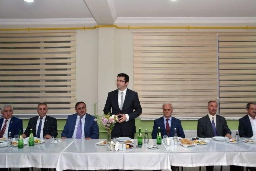 Vali Memiş &Ouml;zel İdare &Ccedil;alışanlarıyla İftar Yaptı