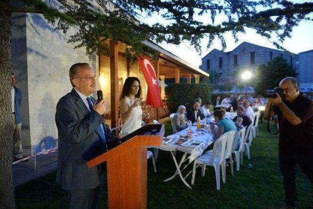 Dar-ül Hadis Camii’nde Anlamlı İftar