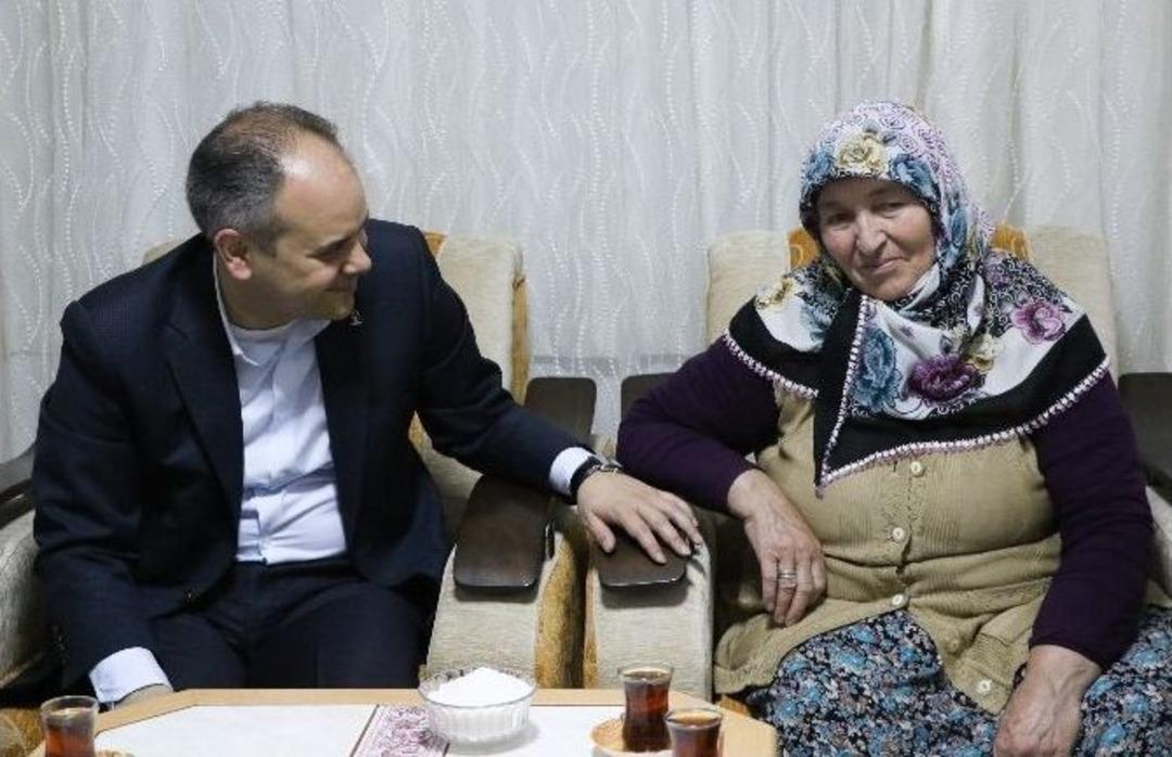 Bakan &Ccedil;ağatay Kılı&ccedil; Samsun&rsquo;da İhtiya&ccedil; Sahibi Aileleri Ziyaret Etti