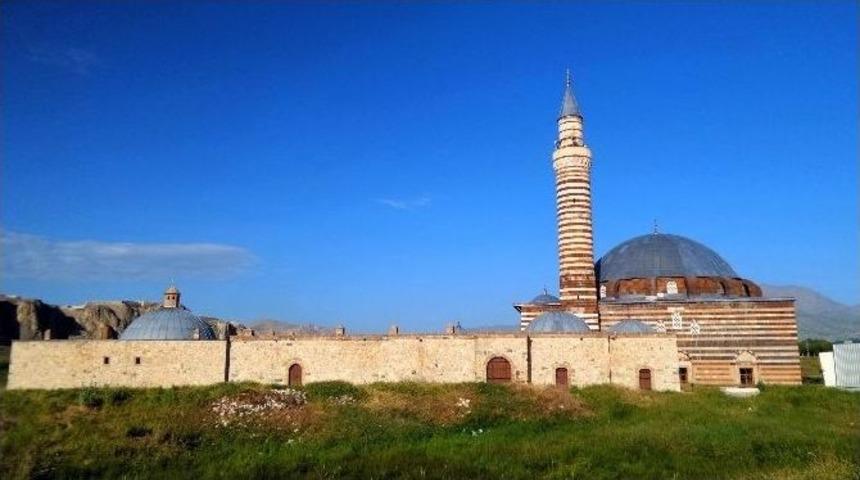 Van&rsquo;da 317 Camide &lsquo;itik&acirc;f&rsquo; Hazırlığı