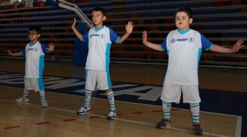 Sel&ccedil;uklu Spor Okulları Rekora Koşuyor