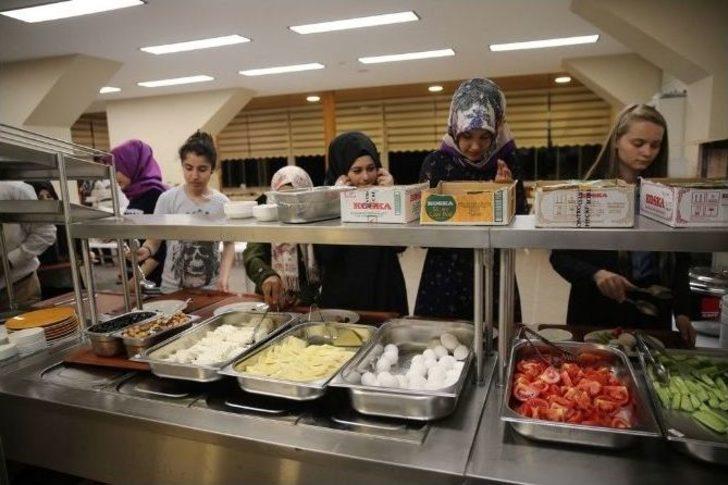 Öğrenciler Yaz Kampında Tatile Doyacak G5