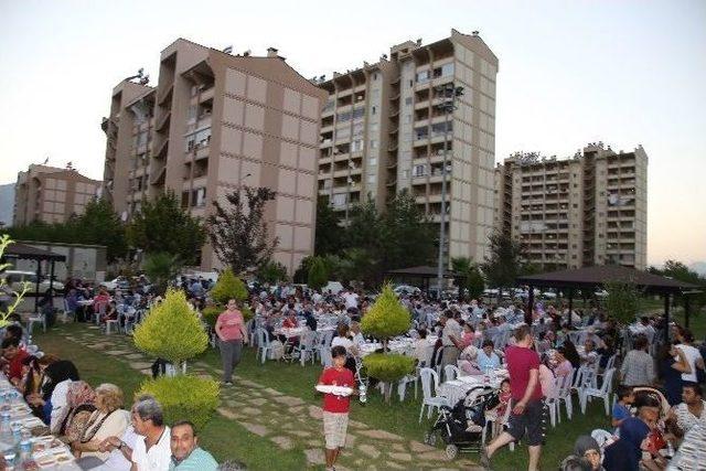 Döşemealtı Belediyesi İftar Sofrasını Toki Konutlarında Kurdu