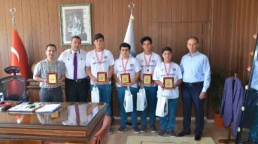 Tarsuslu &Ouml;ğrenciler Aziz Sancar Bilim Olimpiyatlarında 4. Oldu