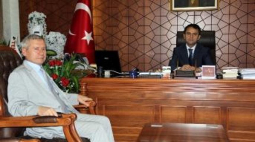 Rekt&ouml;r Adayı Pekacar&rsquo;dan Vali Aktaş&rsquo;a Ziyaret