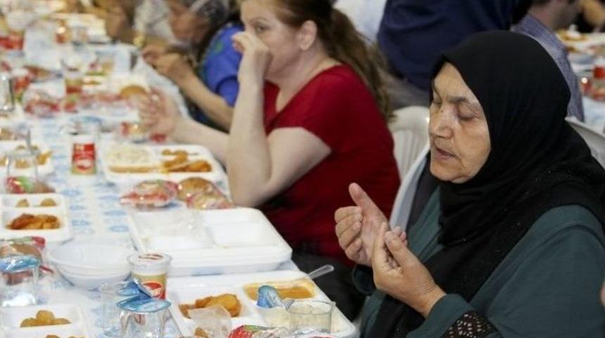 Ramazan Gecesi Elazığlılar&rsquo;la Renklendi