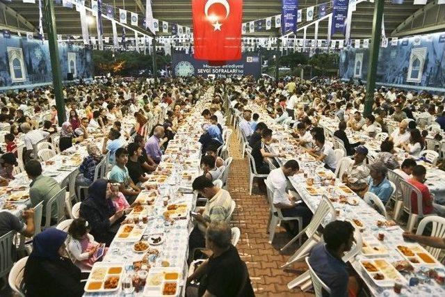 Ramazan Gecesi Elazığlılar’la Renklendi