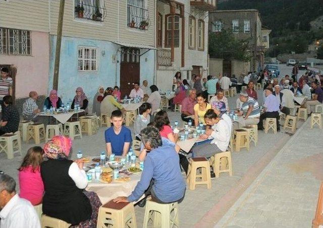 Akşehir Belediyesi&rsquo;nden Mahalle İftarları S&uuml;r&uuml;yor 1